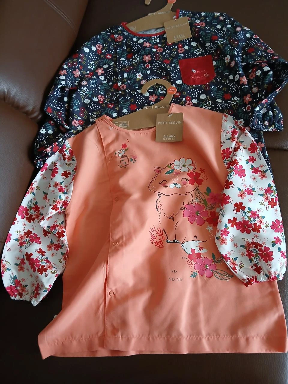 lot 2 blouses tabliers peinture fille petit beguin 104/110cm 4/5 ans